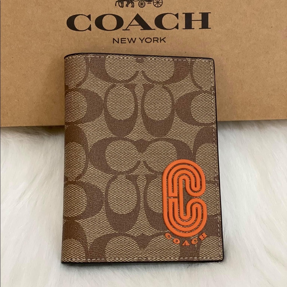 COACH PASSPORT HOLDER FOR MEN